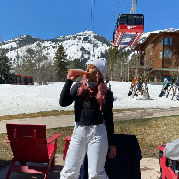 Meet your Posher, Gretchen - Picture 4 of 7